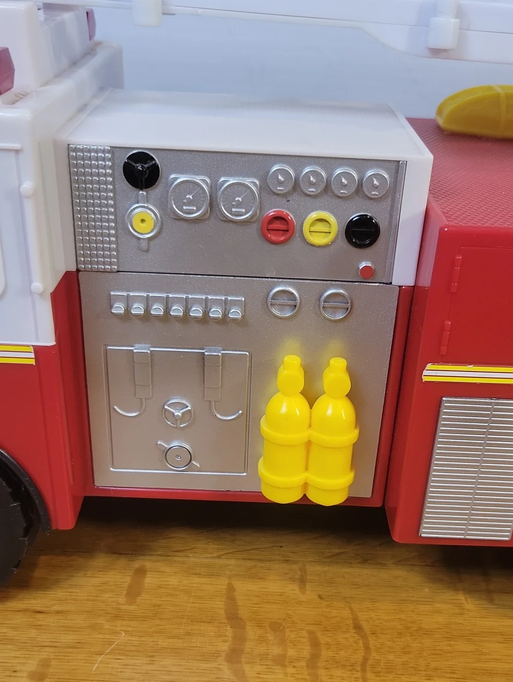 Large Tonka Hook & Ladder Fire Engine Truck #328 Toy Vehicle - Working Lights